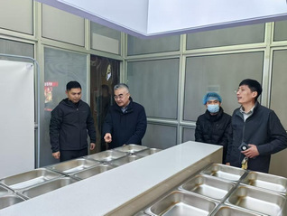 黄诚副校长、王璜部长食堂食品安...